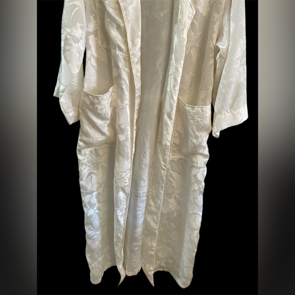 Vintage Victoria Secrets Long Cream Robe - Picture 3 of 9